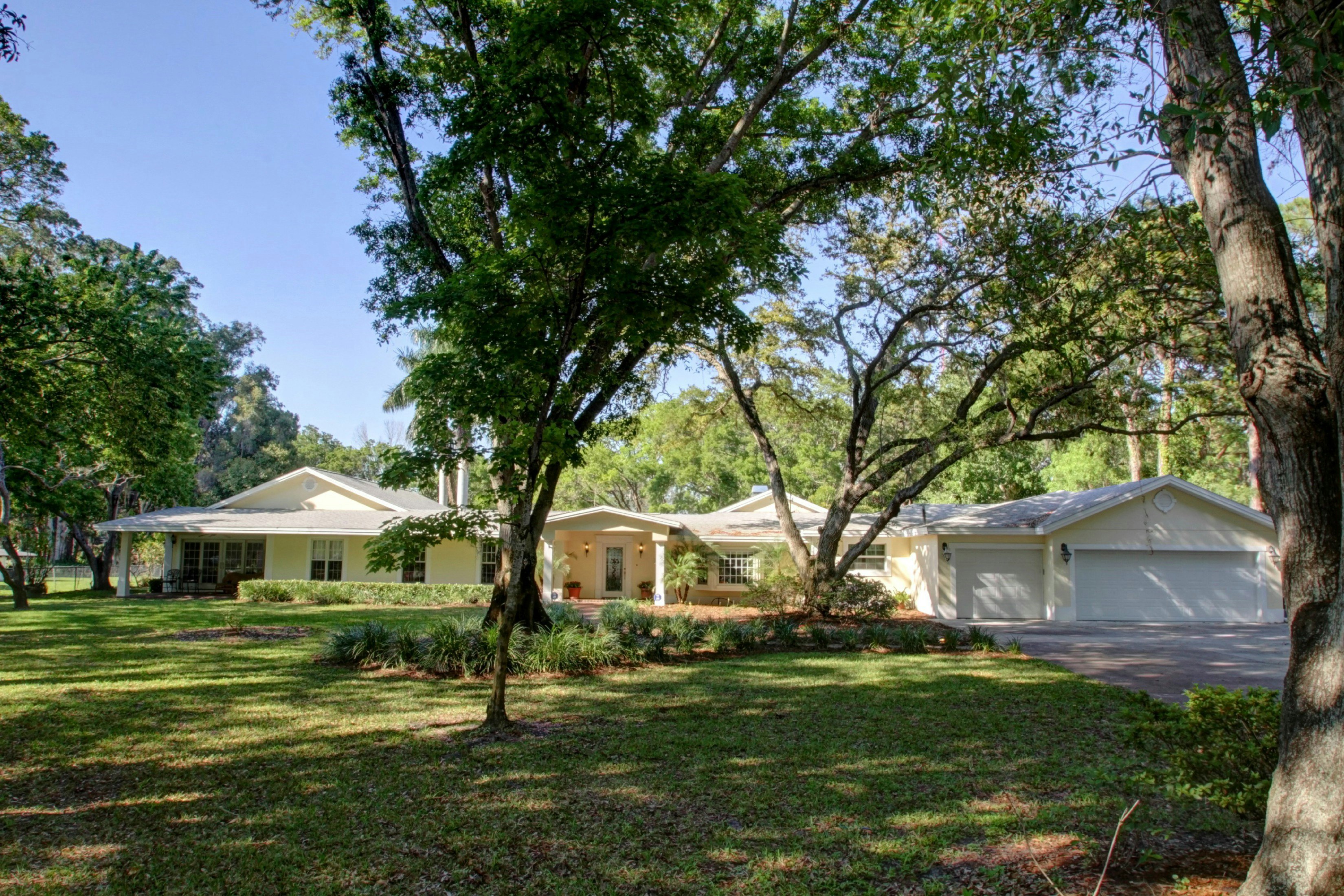 12755 74th Avenue, Seminole, FL 33776, Presented by Philip Rizzo